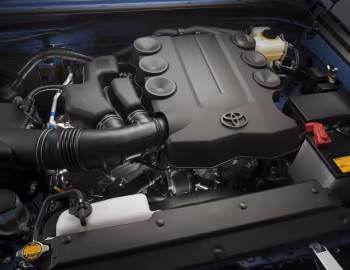 Bajo el capó 2011–14 Toyota FJ Cruiser [North America] (GSJ15W) '2010–14