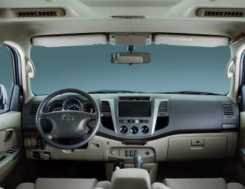 Interior Toyota Fortuner '2008–11