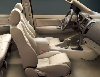 Interior Toyota Fortuner '2005–08