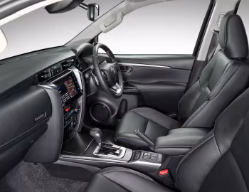 Интерьер Toyota Fortuner VX [South Africa] (AN160) '2020–23