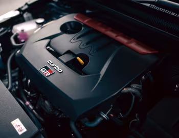 Bajo el capó Toyota GR Corolla RZ [Japan] '2022–25