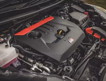 Bajo el capó Toyota GR Yaris MT [UK-spec] '2024–pr.