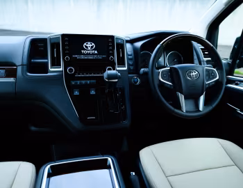 Panel frontal Toyota GranAce Premium '2019–24