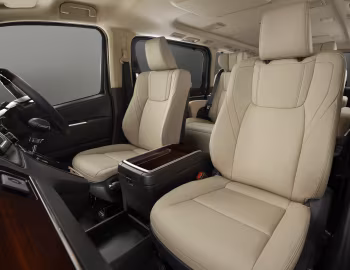 Interior Toyota GranAce Premium '2019–24