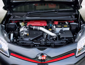Bajo el capó GRMN Toyota Vitz Turbo (NCP131) '2013