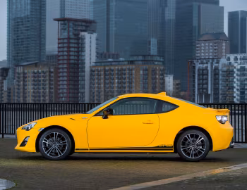 Toyota GT 86 "Giallo" [UK-spec] '2014–15