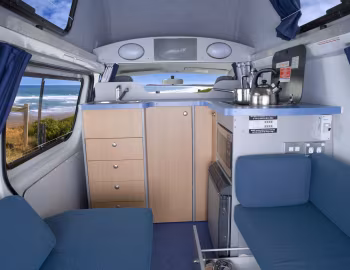 Interior Toyota Hiace Britz Voyager '2004–10