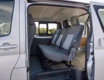 Interior Toyota Hiace LWB Crew Van [Australia] '2019–pr.