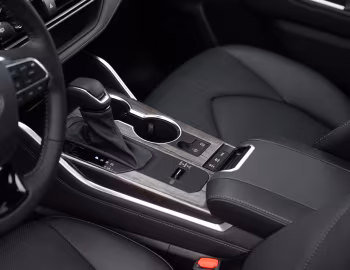 Interior Toyota Highlander Hybrid AWD-i [EU-spec] '2020–pr.