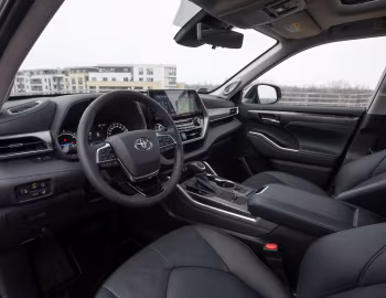 Interior Toyota Highlander Hybrid AWD-i [EU-spec] '2020–pr.