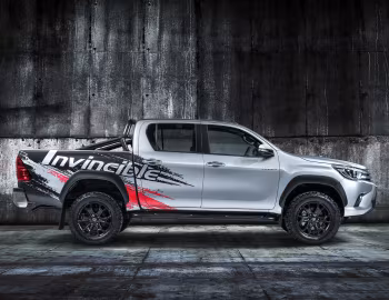 Toyota Hilux "Invincible 50" '09.2017
