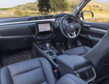 Interior Toyota Hilux SR5 4×4 Double Cab [Australia] '2024–25