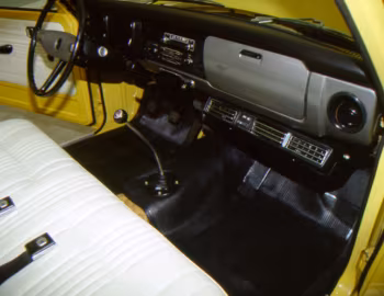 Interior 1974 Toyota Long Bed 2000 [US-spec] (RN27) '1973–74