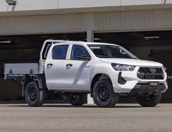 Toyota Hilux SR 4×4 Double Cab Chassis [Australia] '2024–25