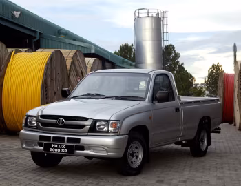 Toyota Hilux 2000 SR Single Cab [South Africa] '2001–05
