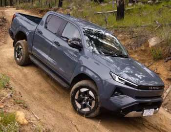 Toyota Hilux BEV SR5 Double Cab [Australia] '2026