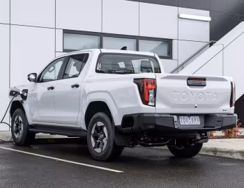 Toyota Hilux BEV SR5 Double Cab [Australia] '2026