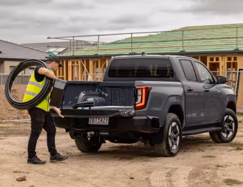 Toyota Hilux BEV SR5 Double Cab [Australia] '2026