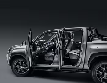 Interior Toyota Hilux "Black Edition" Double Cab [France] '2018