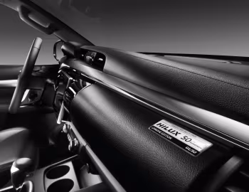 Interior Toyota Hilux "Chrome Edition" Double Cab [France] '2018