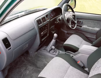 Interior Toyota Hilux Double Cab [UK-spec] '2001–05
