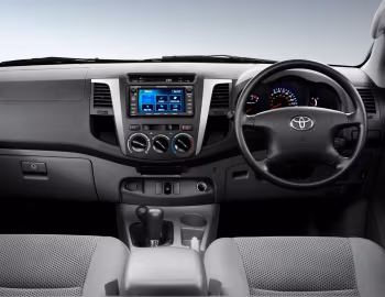 Interior Toyota Hilux Double Cab [UK-spec] '2005–08