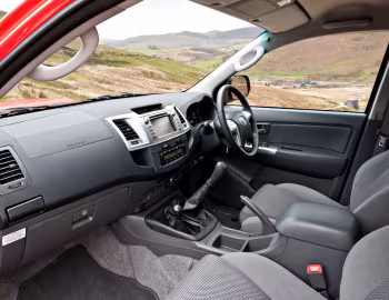 Interior Toyota Hilux Double Cab [UK-spec] '2011–16