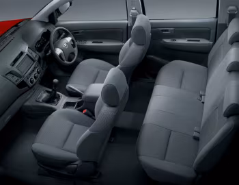 Interior Toyota Hilux Double Cab 4×2 [South Africa] '2011–16