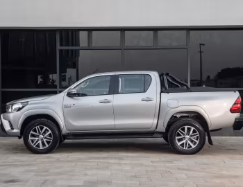 Toyota Hilux 4×4 Raider "Black" Double Cab [South Africa] '2017