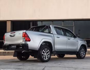 Toyota Hilux 4×4 Raider "Black" Double Cab [South Africa] '2017