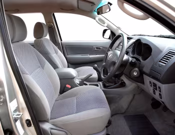 Interior Toyota Hilux Double Cab [UK-spec] '2005–08