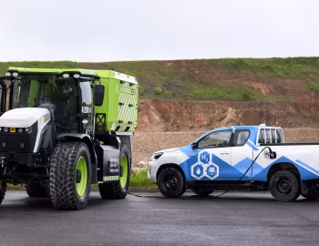 Toyota Hilux FCEV Prototype, JCB Fastrac 4220 mobile hydrogen refueller