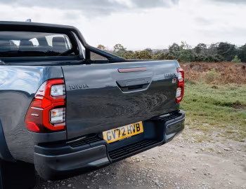Toyota Hilux GR Sport Double Cab [UK-spec] '2023–pr.