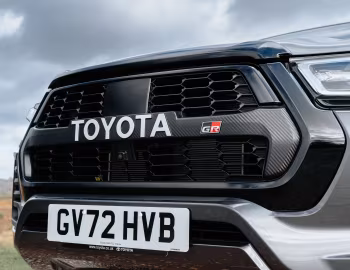 Toyota Hilux GR Sport Double Cab [UK-spec] '2023–pr.