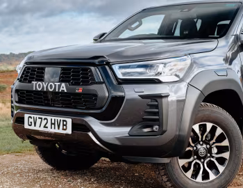 Toyota Hilux GR Sport Double Cab [UK-spec] '2023–pr.