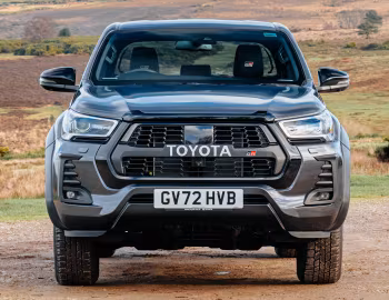 Toyota Hilux GR Sport Double Cab [UK-spec] '2023–pr.