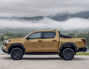 Toyota Hilux Hybrid 48V Invincible Double Cab [EU-spec] '2026