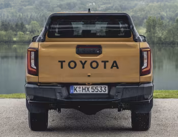 Toyota Hilux Hybrid 48V Invincible Double Cab [EU-spec] '2026