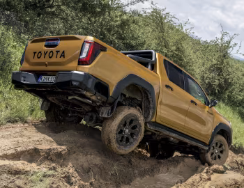 Toyota Hilux Hybrid 48V Invincible Double Cab [EU-spec] '2026