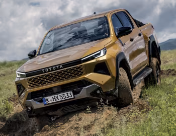 Toyota Hilux Hybrid 48V Invincible Double Cab [EU-spec] '2026