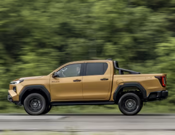 Toyota Hilux Hybrid 48V Invincible Double Cab [EU-spec] '2026