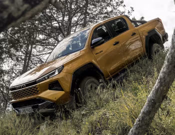 Toyota Hilux Hybrid 48V Invincible Double Cab [EU-spec] '2026