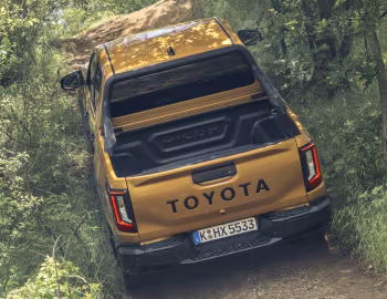 Toyota Hilux Hybrid 48V Invincible Double Cab [EU-spec] '2026
