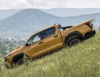 Toyota Hilux Hybrid 48V Invincible Double Cab [EU-spec] '2026