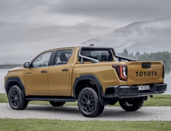 Toyota Hilux Hybrid 48V Invincible Double Cab [EU-spec] '2026