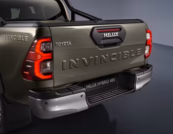 Toyota Hilux Hybrid Invincible Double Cab [EU-spec] '2024–pr.