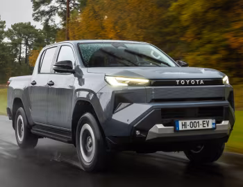 Toyota Hilux Invincible BEV Double Cab [EU-spec] '2026