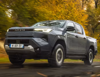 Toyota Hilux Invincible BEV Double Cab [EU-spec] '2026