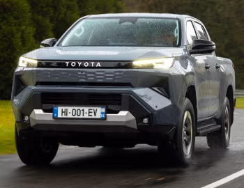 Toyota Hilux Invincible BEV Double Cab [EU-spec] '2026