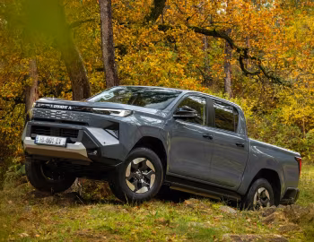 Toyota Hilux Invincible BEV Double Cab [EU-spec] '2026